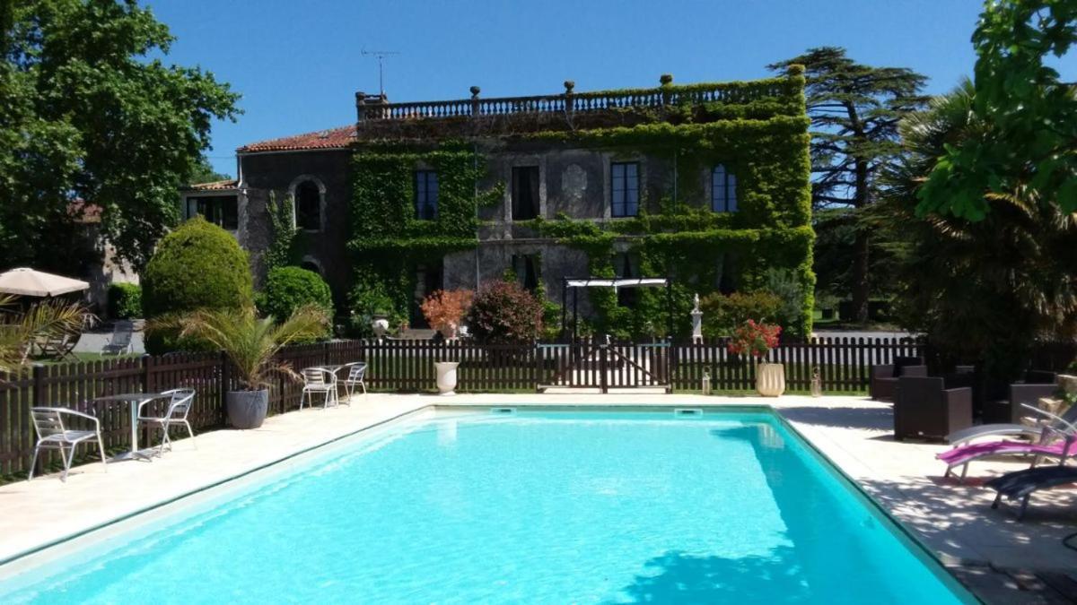 Chateau Le Poiron Bed & Breakfast Pissotte Exterior photo