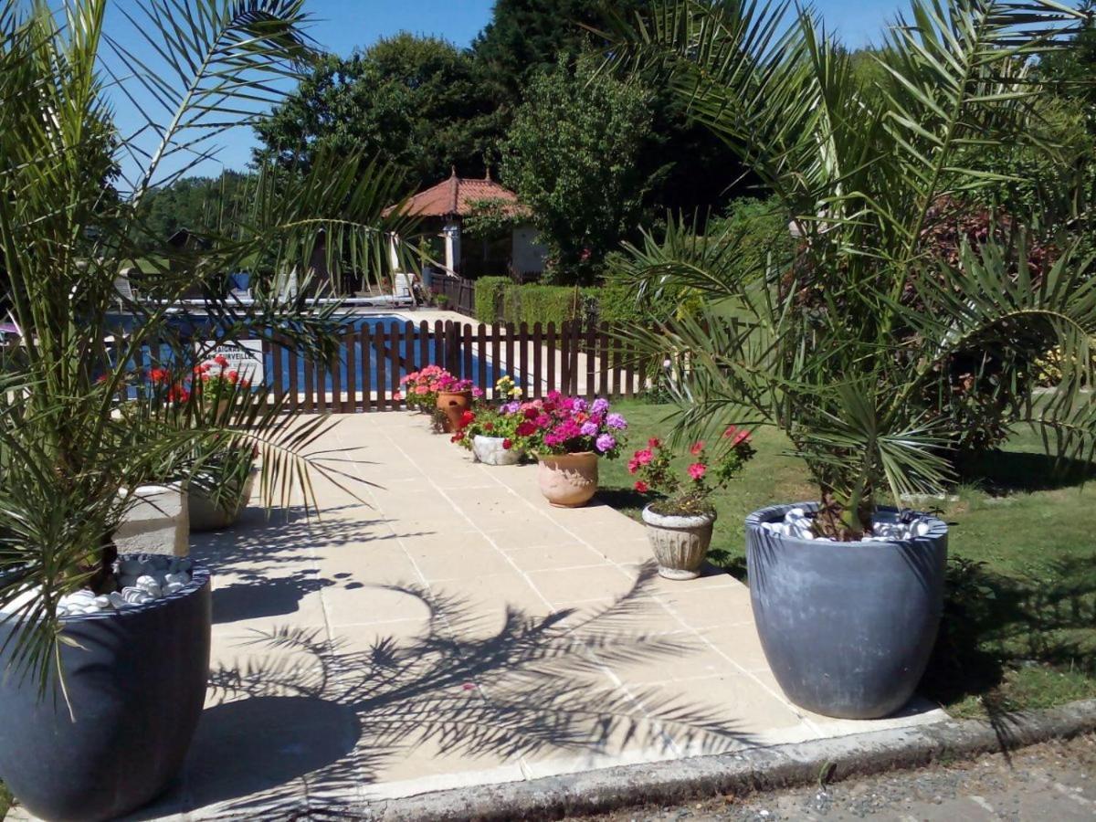 Chateau Le Poiron Bed & Breakfast Pissotte Exterior photo